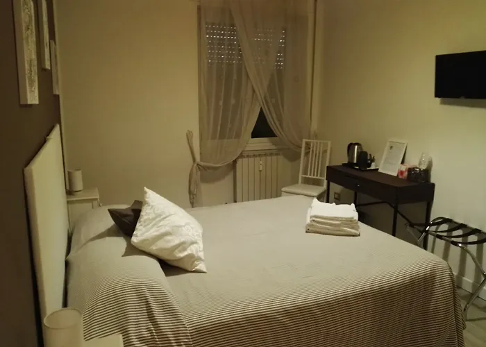 Guest house Mikasa Piazza Bologna 4*